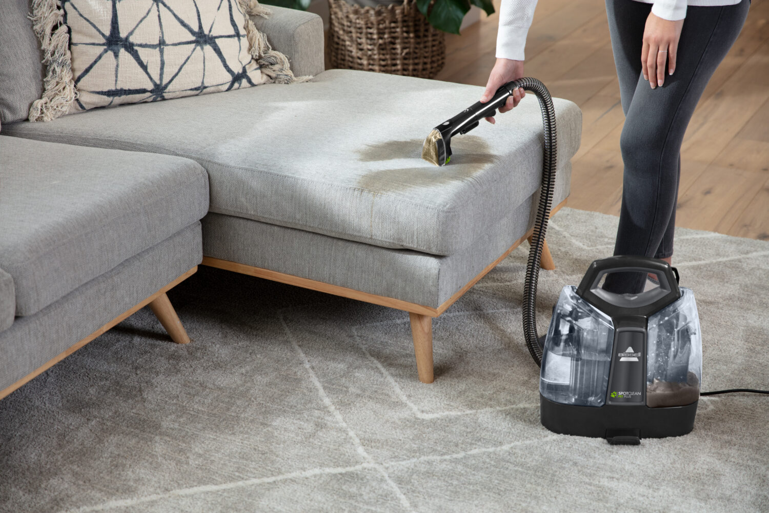 Bissell | SpotClean Pet Plus Cleaner | 37241 | Corded operating | Handheld | 330 W | - V | Black/Titanium | Warranty 24 month(s)