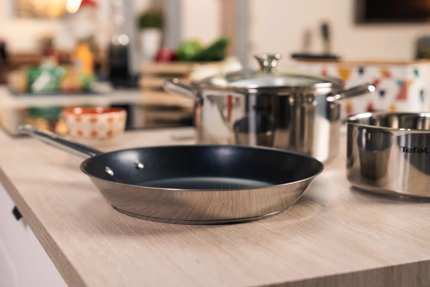 TEFAL | Cook Eat Pan | B9220404 | Frying | Diameter 24 cm | Suitable for induction hob | Fixed handle | Stainless Steel