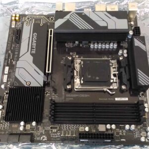 SALE OUT. GIGABYTE B650M DS3H 1.0 M/B, REFURBISHED, WITHOUT ORIGINAL PACKAGING AND ACCESSORIES, BACKPANEL INCLUDED | Gigabyte | B650M DS3H 1.0 M/B | Processor family AMD | Processor socket AM5 | DDR5 DIMM | Memory slots 4 | Supported hard disk drive interfaces 	SATA, M.2 | Number of SATA connectors 4 | Chipset B650 | Micro ATX | USED, REFURBISHED, WITHOUT ACCESSORIES, ONLY BACK PANEL INCLUDED