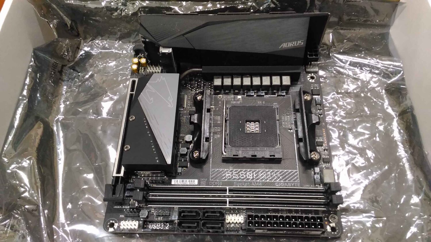 SALE OUT. GIGABYTE B550I AORUS PRO AX 1.0 M/B, USED, REFURBISHED | Gigabyte | B550I AORUS PRO AX 1.0 | Processor family AMD | Processor socket AM4 | DDR4 DIMM | Memory slots 2 | Chipset AMD B | Mini ITX | USED, REFURBISHED, WITHOUT ORIGINAL PACKAGING