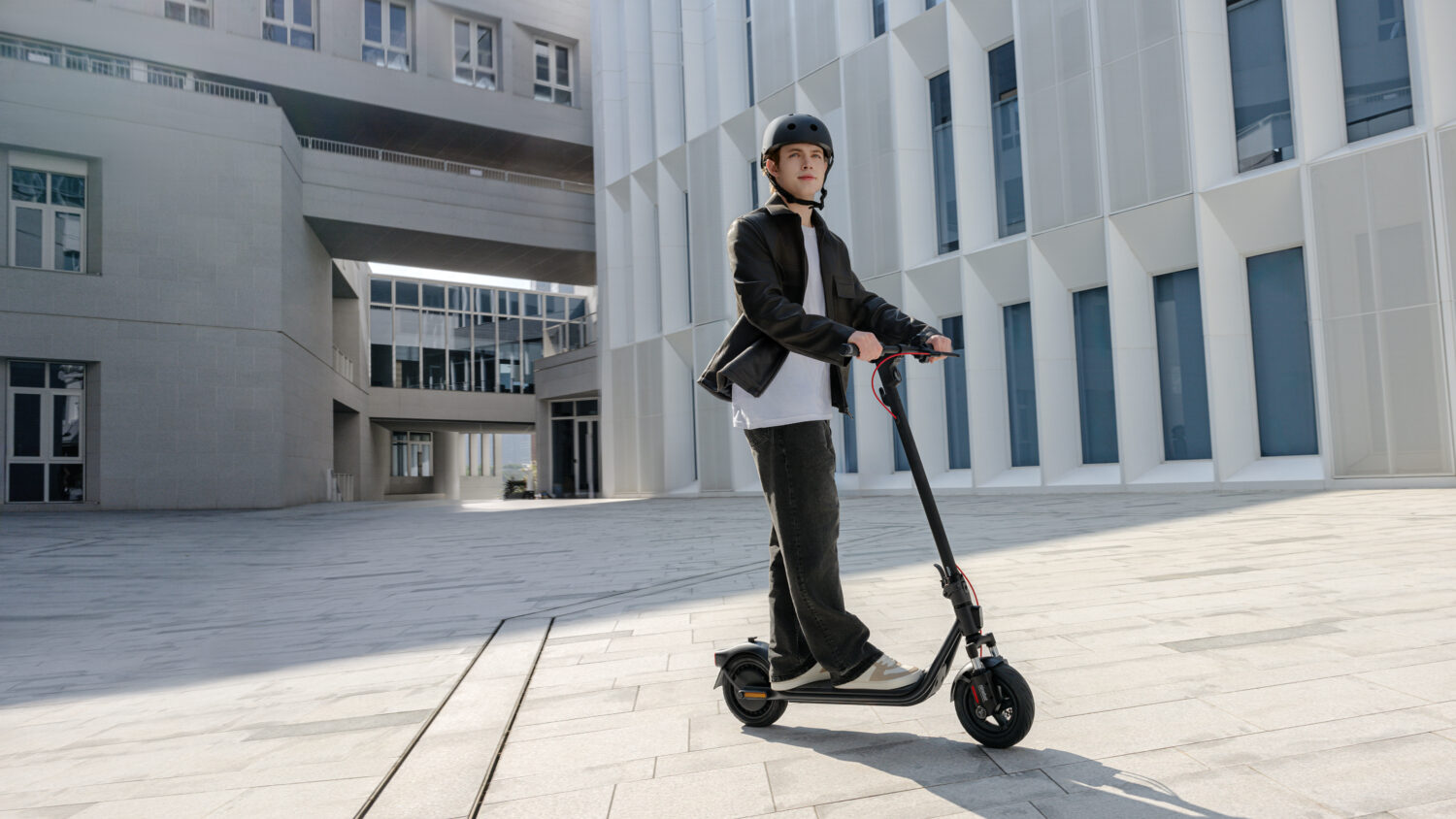 Segway | F2 Pro E II | eKickScooter | 900 W | Up to 25 km/h | 10 " | Black and Red